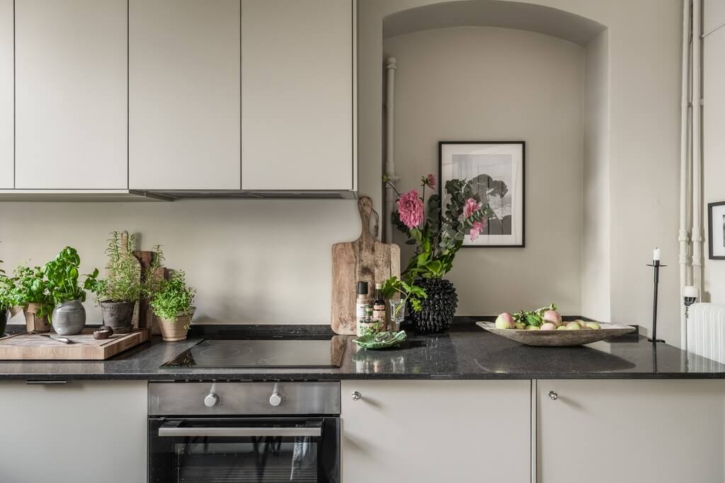 A Dark Gray Painted Ceiling in a Scandi Apartment 20 light-kitchen-with-niche-nordroom