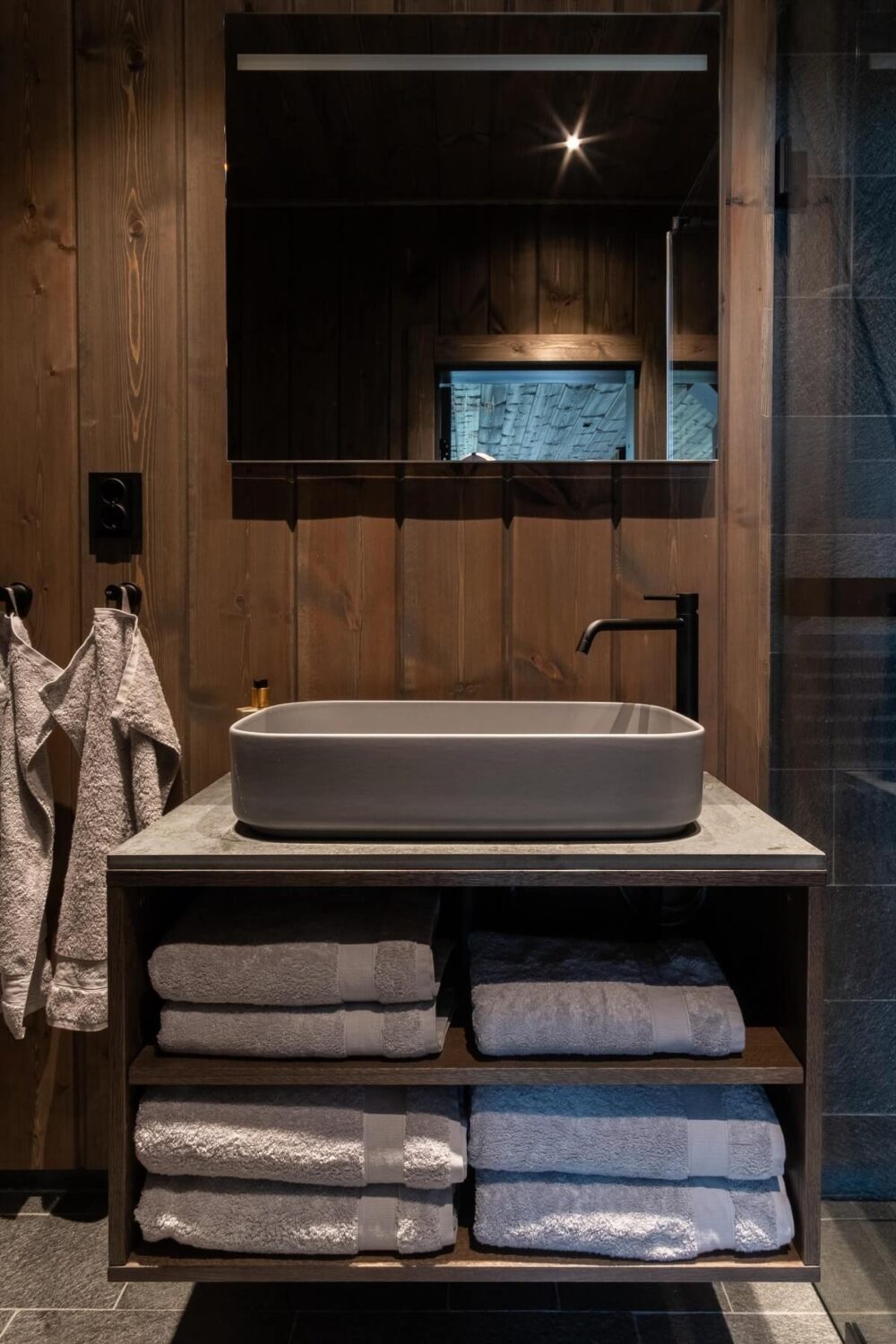 A Modern Rustic Log House in Sweden 16 log-house-bathroom-nordroom