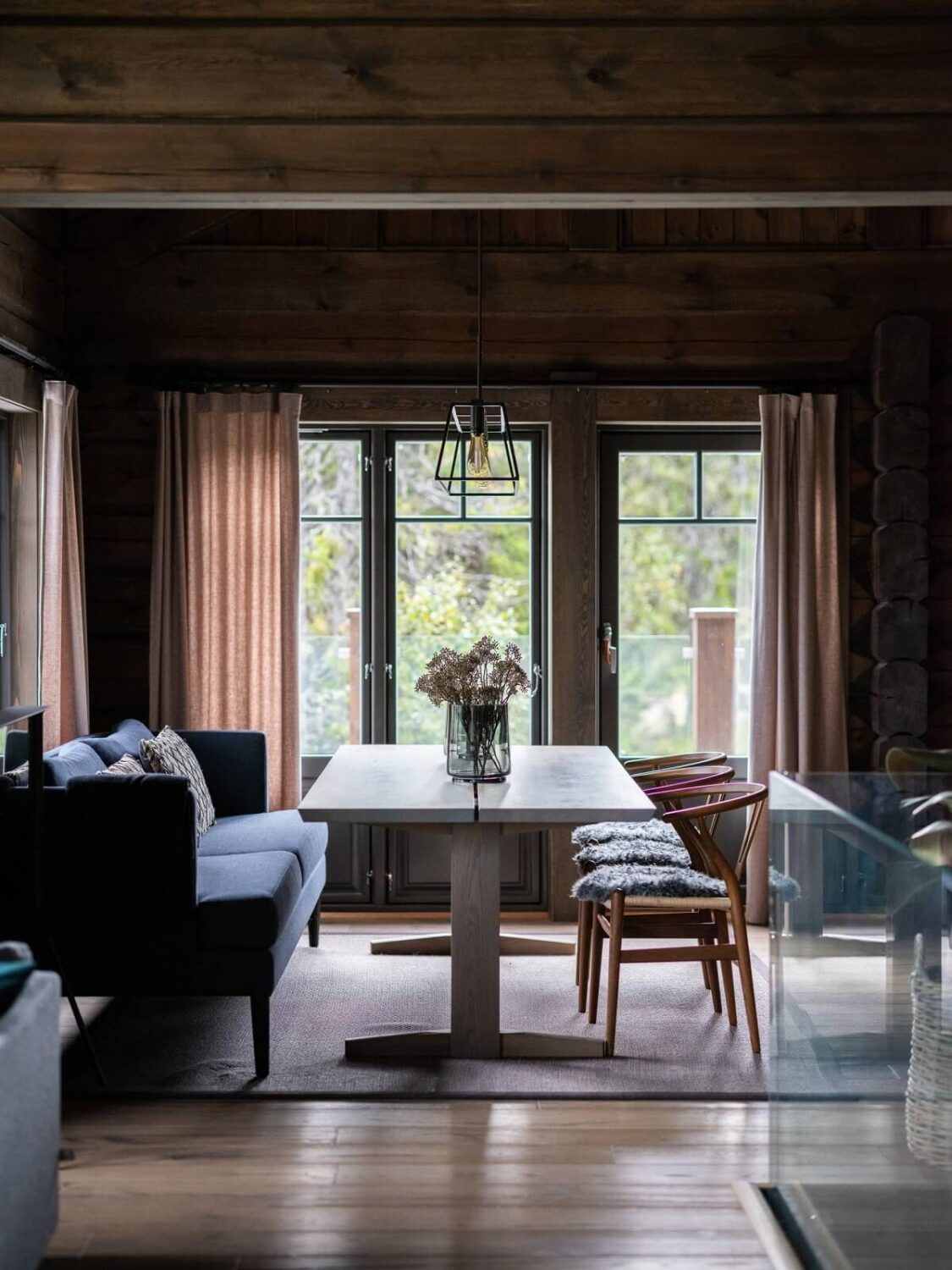 A Modern Rustic Log House in Sweden 5 log-house-dining-area-bench-nordroom