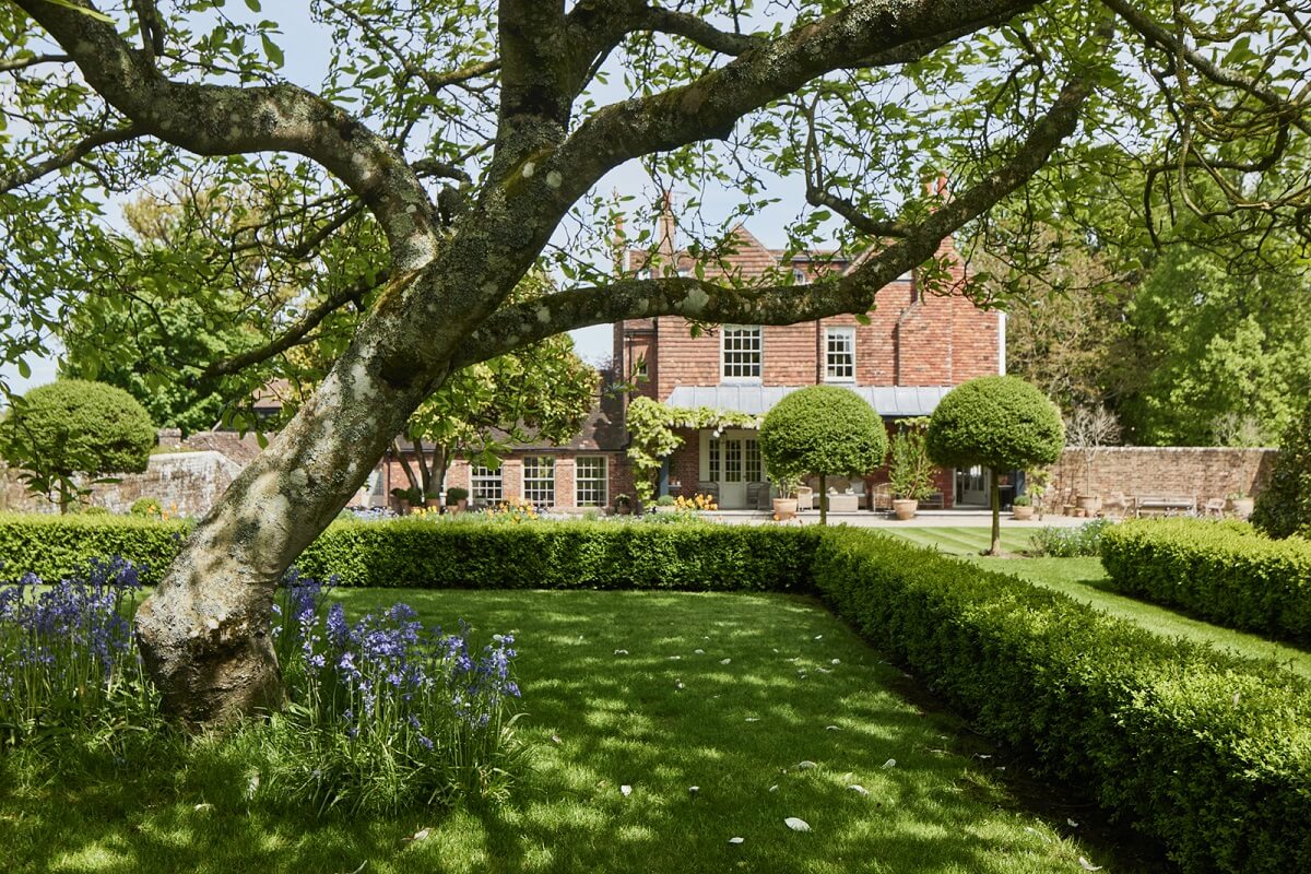 A Restored Georgian House with a Walled Garden 30 old-tree-garden-english-country-house-nordroom