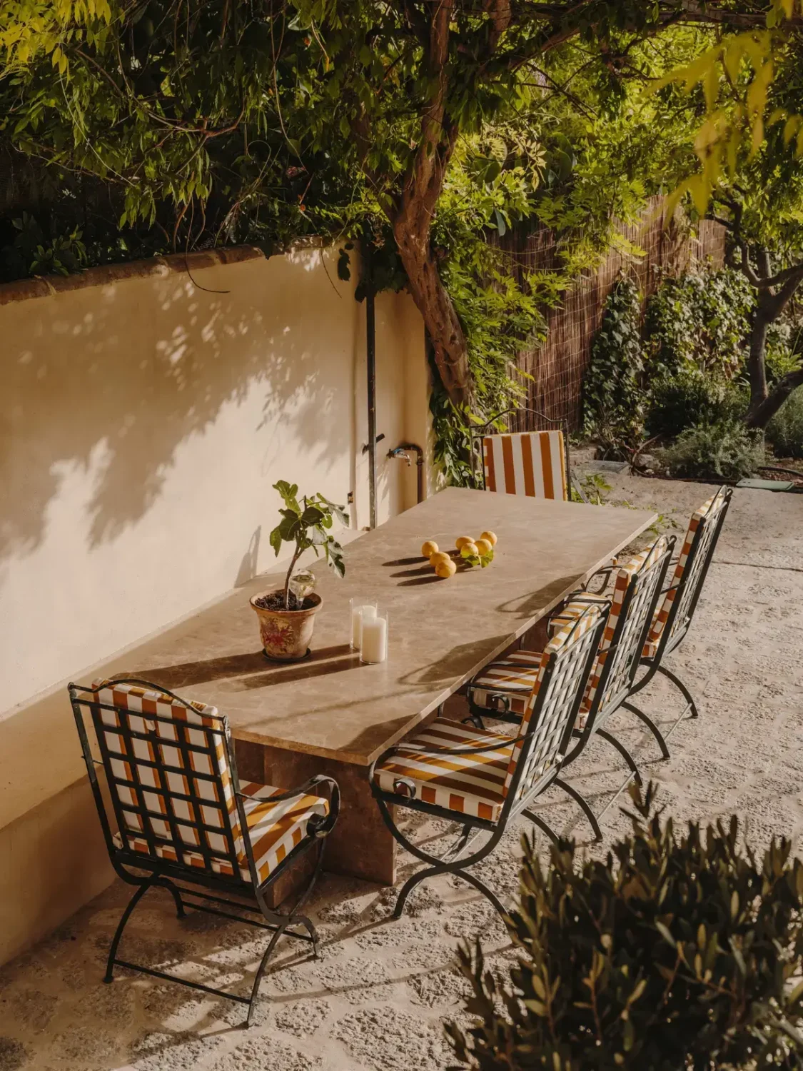 A Historic Townhouse on Majorca with a Striped Pool 33 outdoor-dining-table-garden-townhouse-mallorca-nordroom