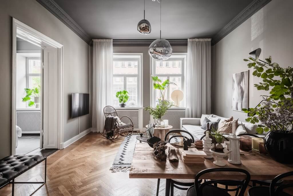 A Dark Gray Painted Ceiling in a Scandi Apartment 5 scandinavian-living-room-dark-gray-painted-ceiling-nordroom