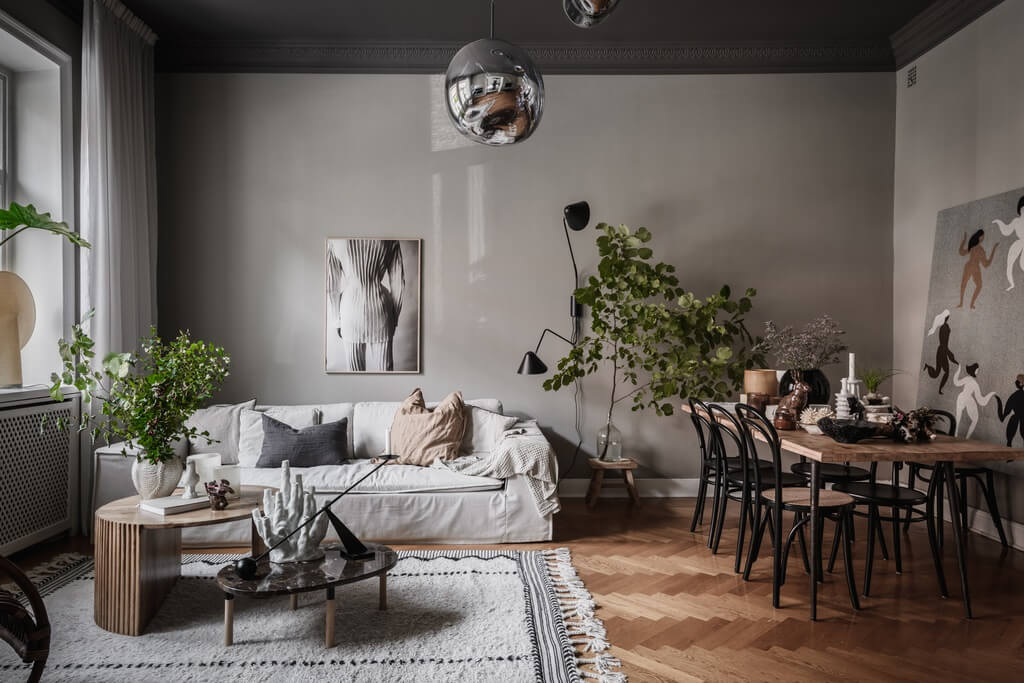 scandinavian-living-room-wooden-floor-dark-gray-ceiling-nordroom