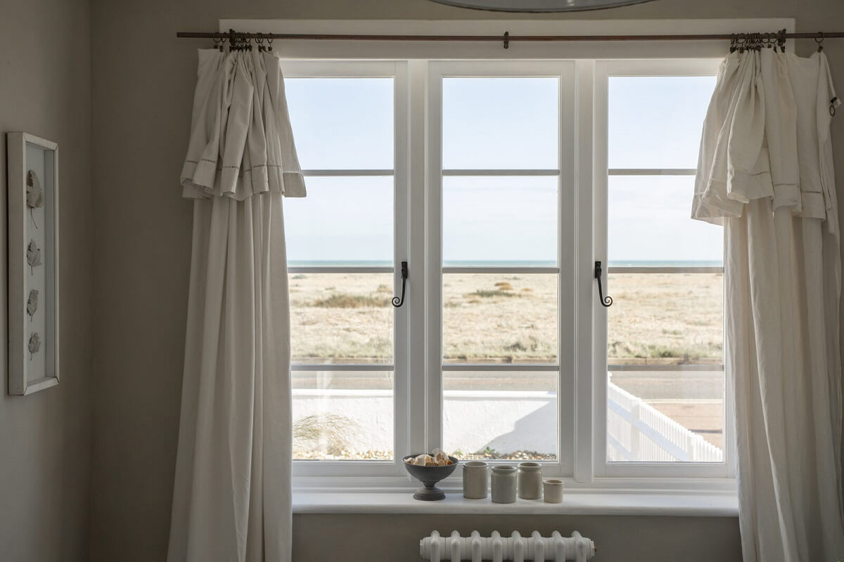 A Bright Coastal Home with Blue Color Accents in England 13 sea-view-coastal-home