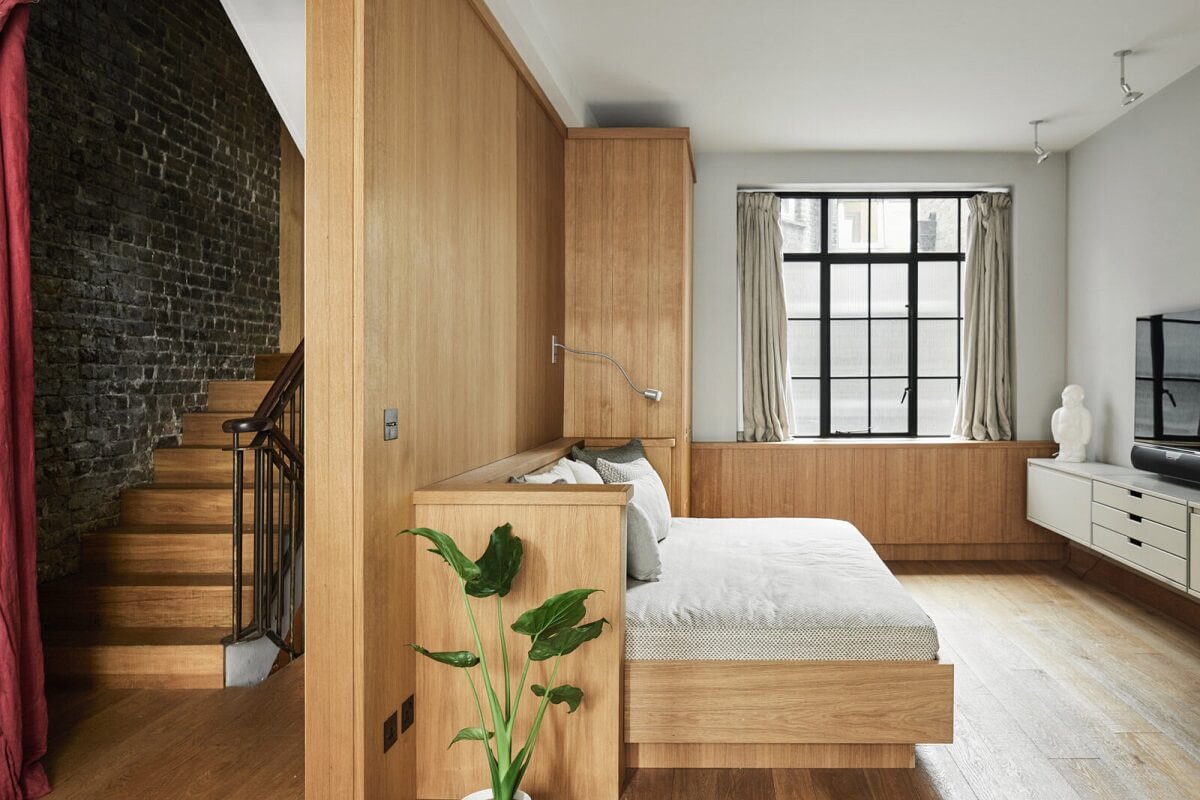 A Modern London Home with Custom Built Oak Furniture 13 sitting-room-built-in-sofa-bed-nordroom