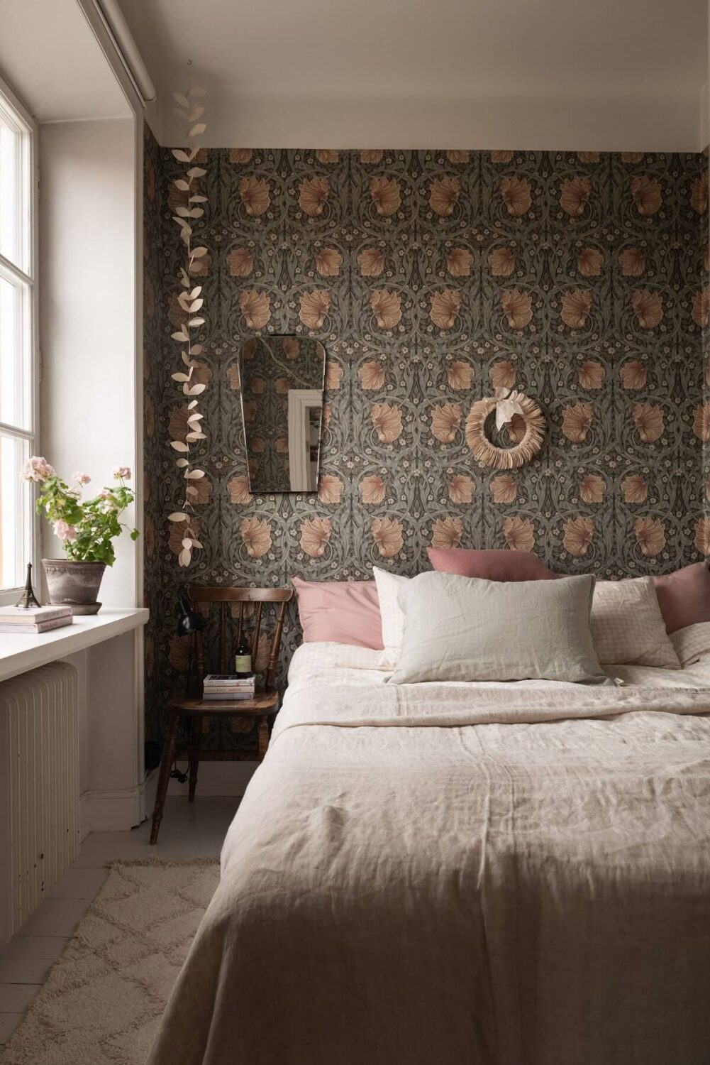 Best of 2023: Bedrooms 14 small-bedroom-william-morris-pimpernell-wallpaper-nordroom