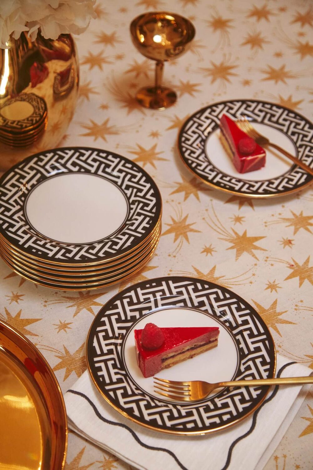 H&M HOME Christmas 2023: A Glittery and Joyful Holiday Season 16 starry-table-cloth-hm-home-christmas-nordroom