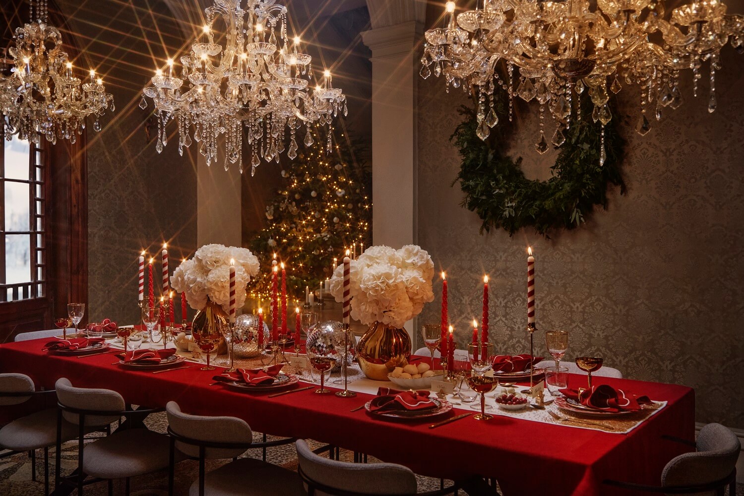 H&M HOME Christmas 2023: A Glittery and Joyful Holiday Season 11 table-setting-chandeliers-hm-home-christmas-2023-nordroom