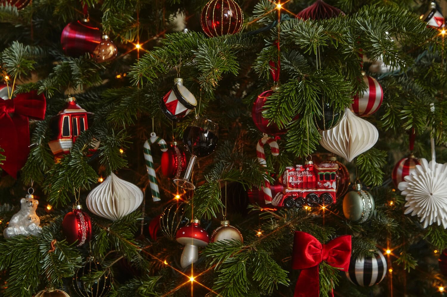 H&M HOME Christmas 2023: A Glittery and Joyful Holiday Season 20 tree-ornaments-hm-home-christmas