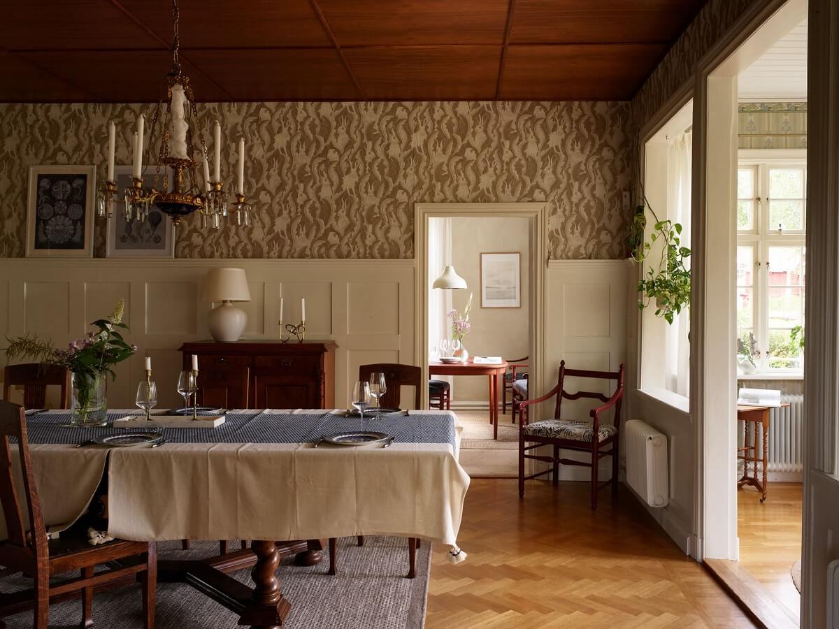 A Beautiful Swedish Country House with a Large Garden 10 vintage-style-dining-room-wooden-ceiling-wallpaper-nordorom