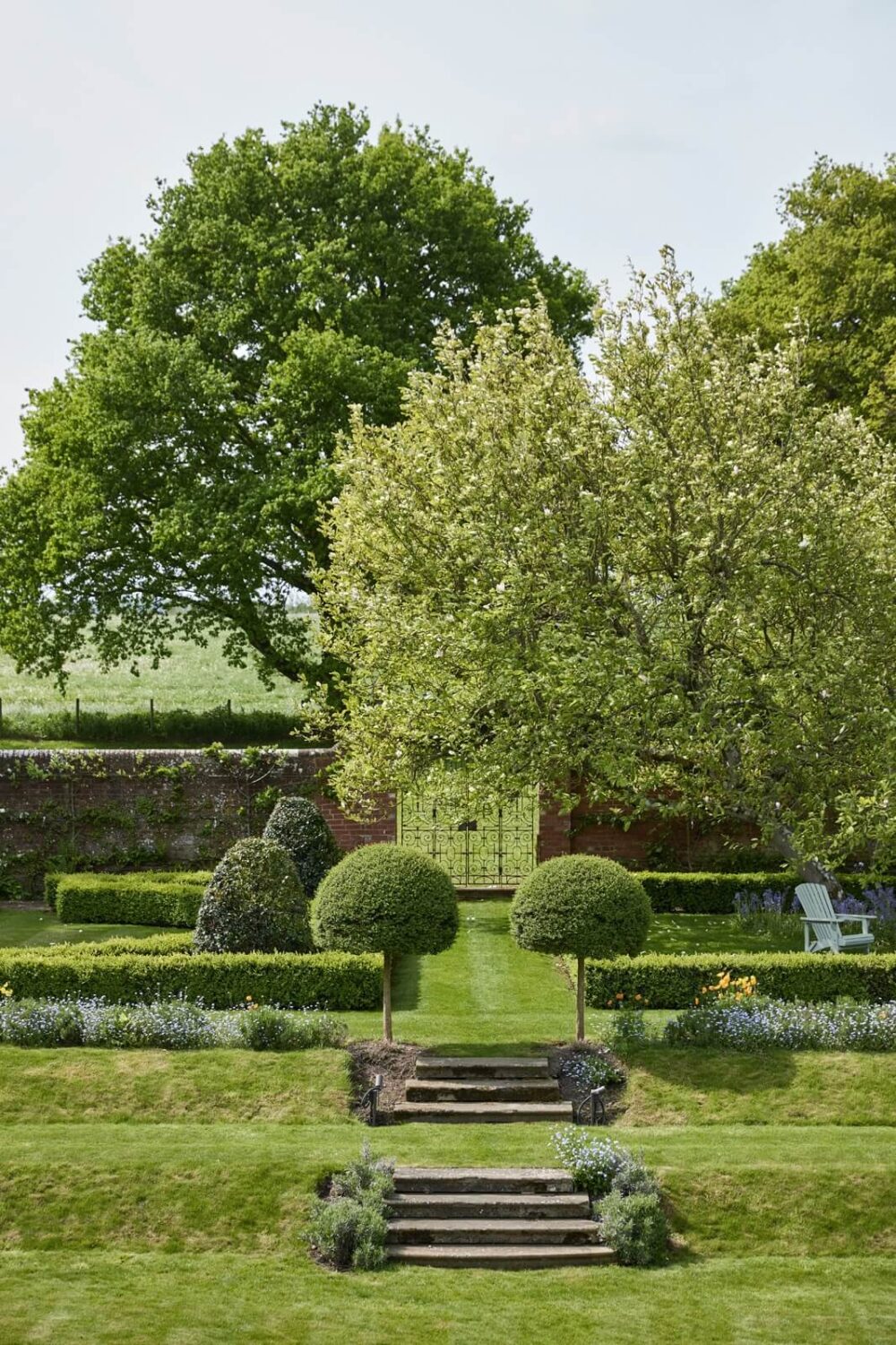A Restored Georgian House with a Walled Garden 35 walled-garden-english-country-house-nordroom