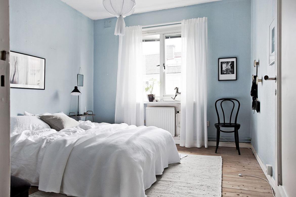 Sherwin-Williams Color of the Year 2024: Upward 26 white-light-blue-bedroom-design-nordroom