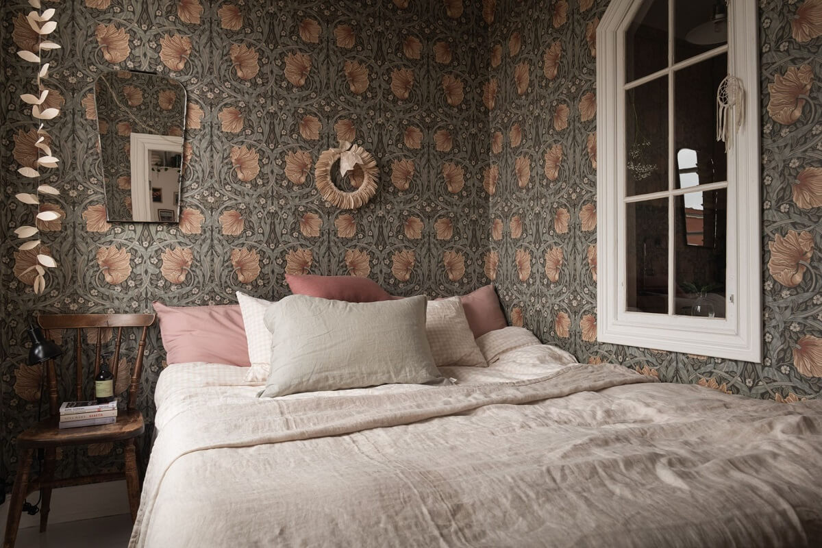 Best of 2023: Bedrooms 13 william-morris-pimpernell-wallpaper-bedroom-nordroom