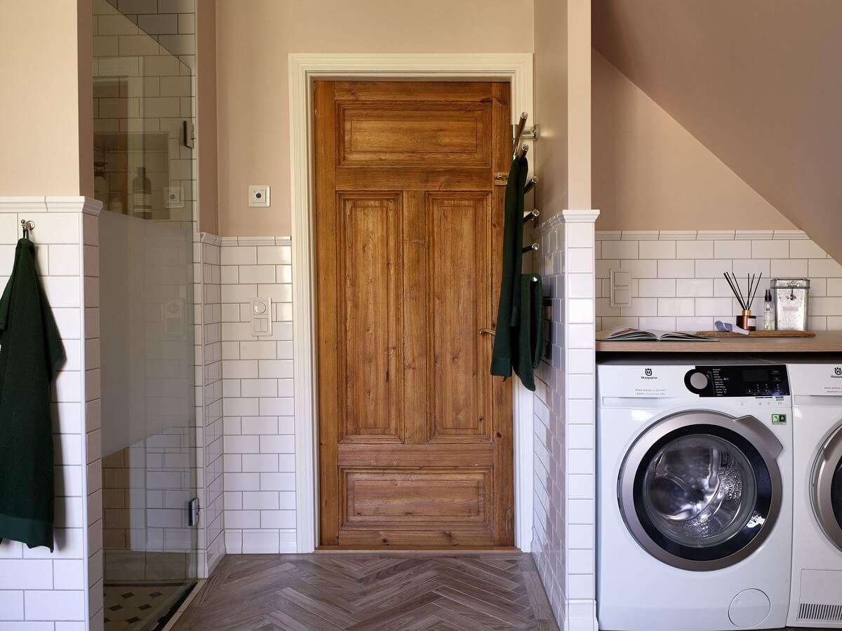 A Beautiful Swedish Country House with a Large Garden 32 wooden-door-bathroom-pastel-pink-walls-nordroom