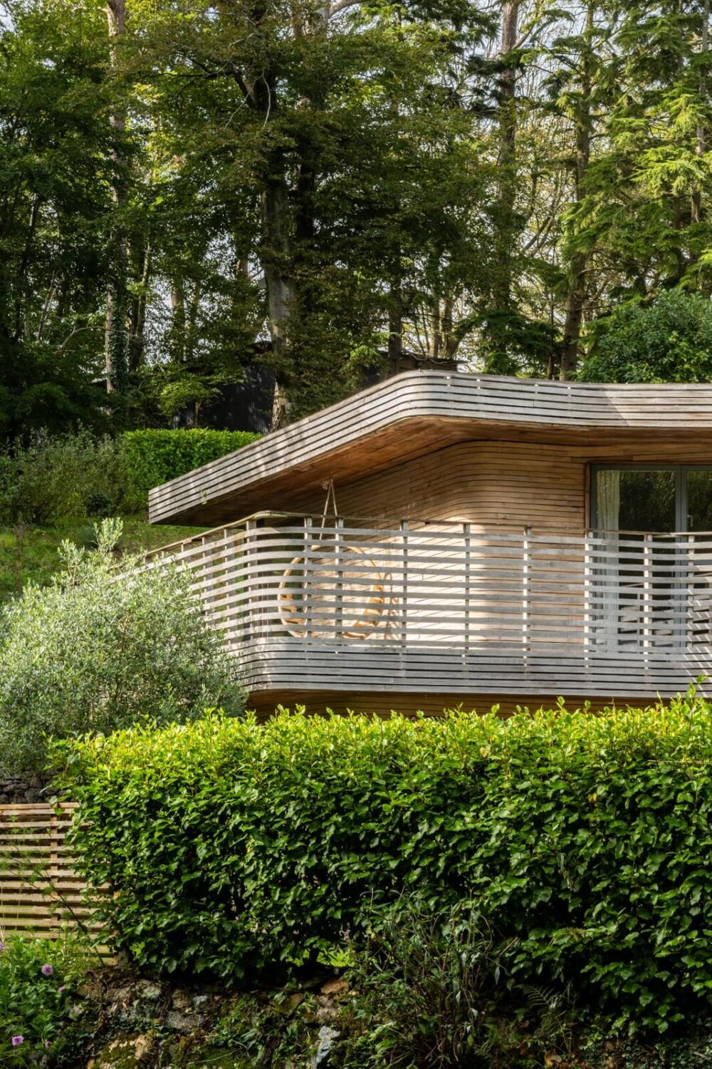 An English Country House That Pairs History with Contemporary Design 17 balcony-curved-timber-grand-designs-house-cornwall-nordroom
