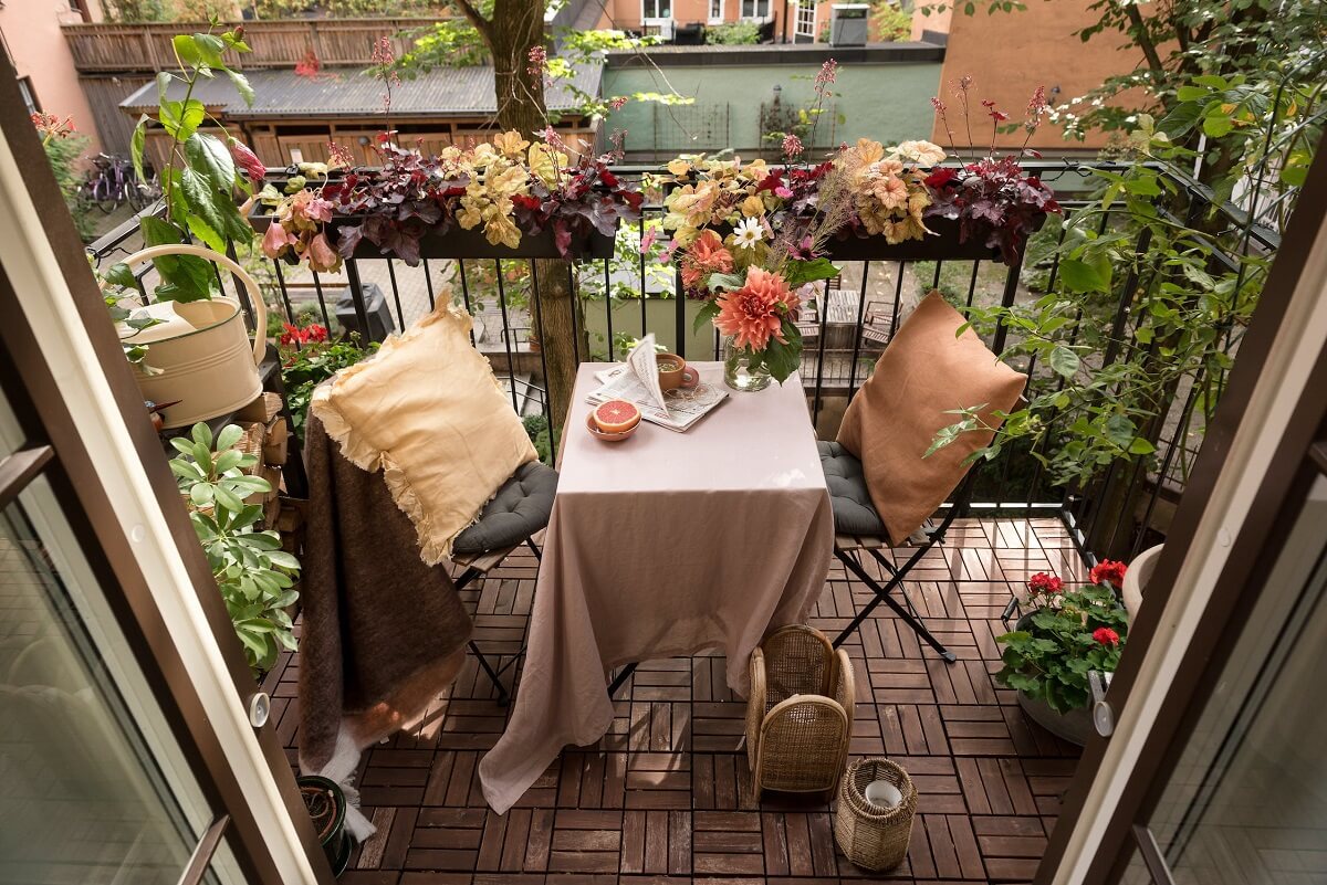 A Charming Open Plan Swedish Apartment 4 balcony-with-dining-table-nordroom