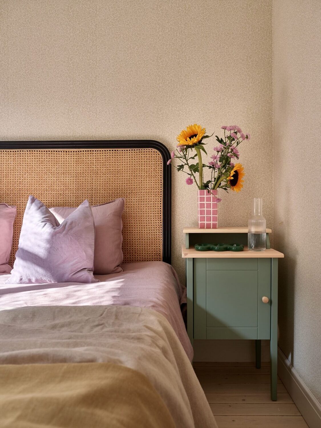 Pastel Colors in a Light Scandinavian Apartment 14 bedroom-green-nightstand-pink-accents-nordroom