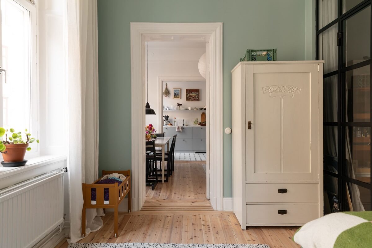 A Bright Scandinavian Apartment with a Light Gray Kitchen 18 bedroom-industrial-glass-wall-nordroom