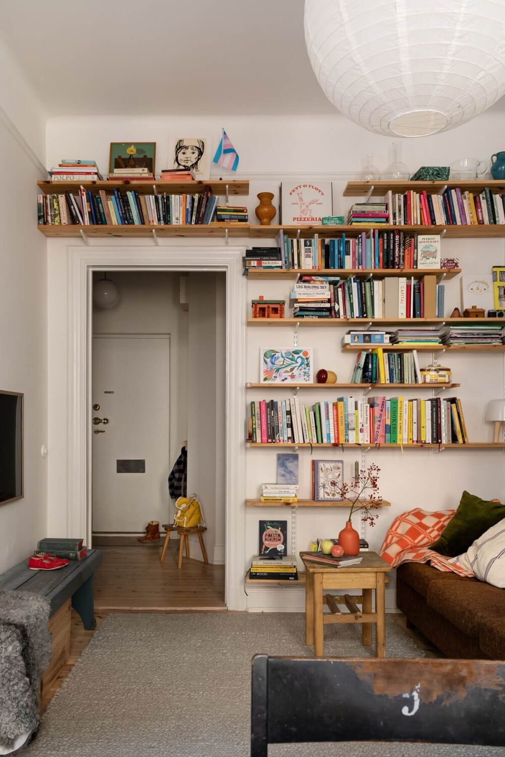 A Bright Scandinavian Apartment with a Light Gray Kitchen 3 bookshelves-living-room