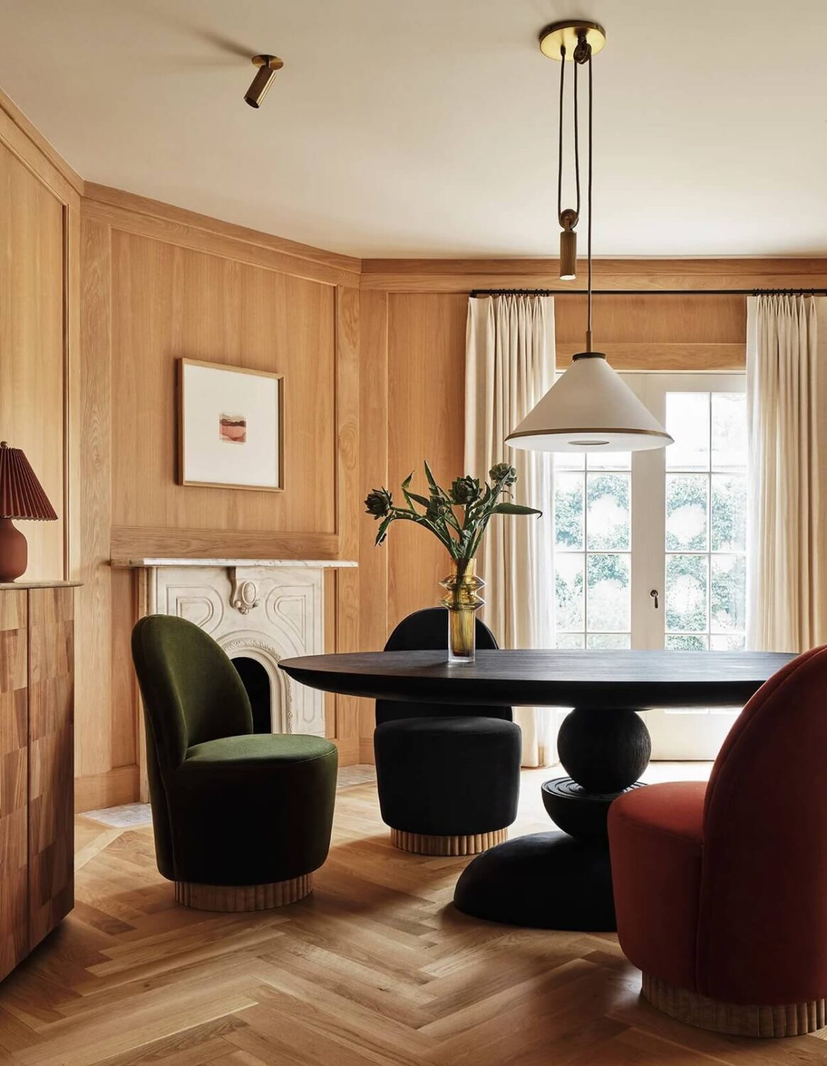Interior Design Trends for 2024: Comfort, Nature, and Warmth 58 coffee table big table leg velvet chairs nordroom