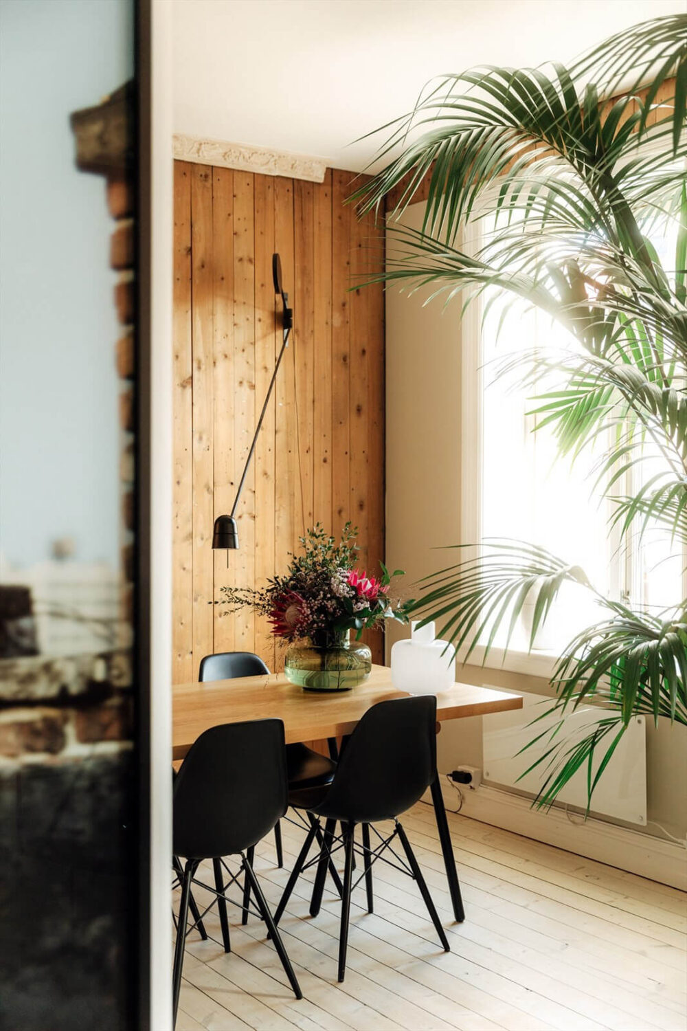 A Charming Norwegian Apartment with Wooden Walls 6 dining-room-exposed-wooden-wall-nordroom