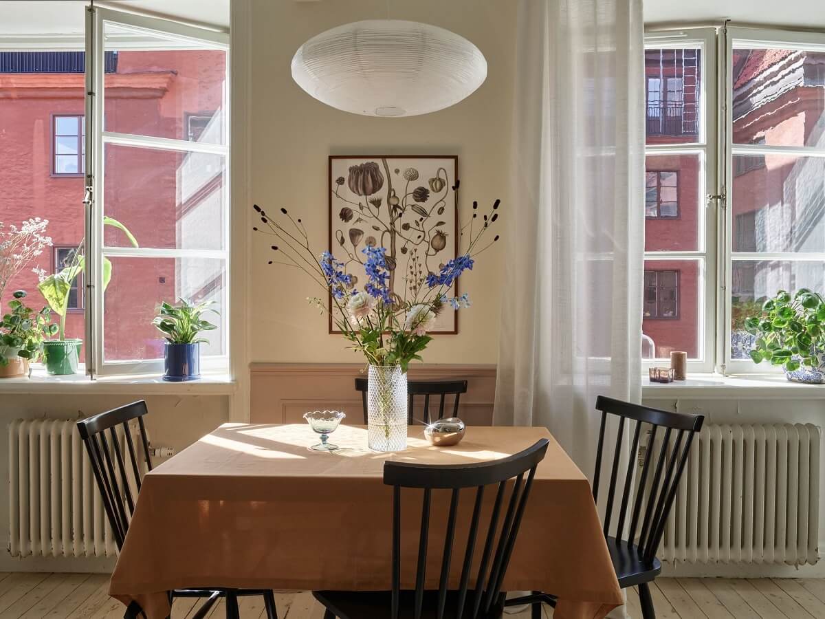 Pastel Colors in a Light Scandinavian Apartment 7 dining-table-earth-colored-table-cloth-nordroom