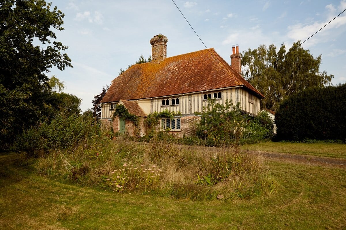 A Charming Historic Farmhouse with a Bright Yellow Kitchen 30 english country house garden