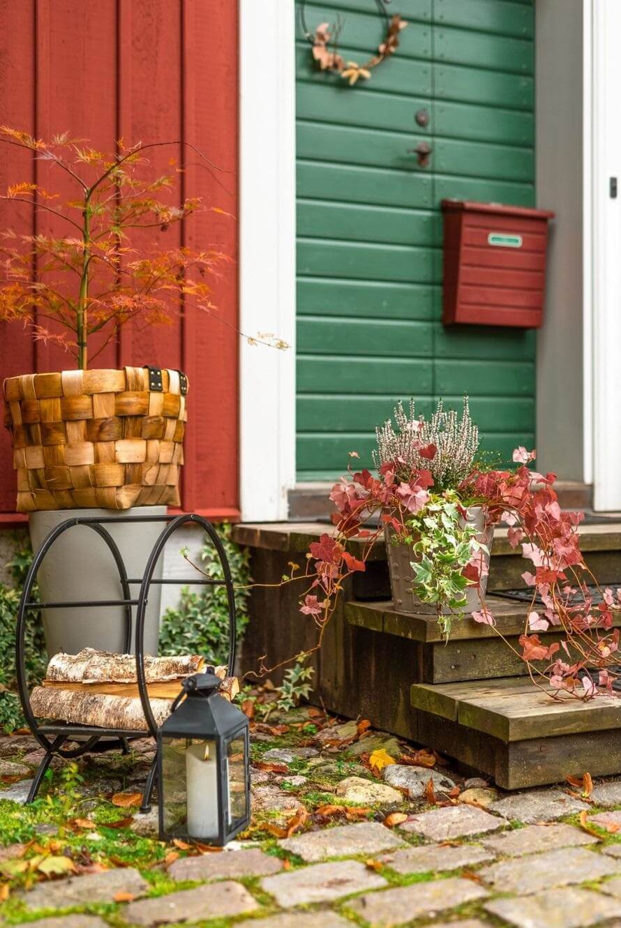 A Small 18th-Century Courtyard House in Sweden 19 entry detail red wooden swedish house