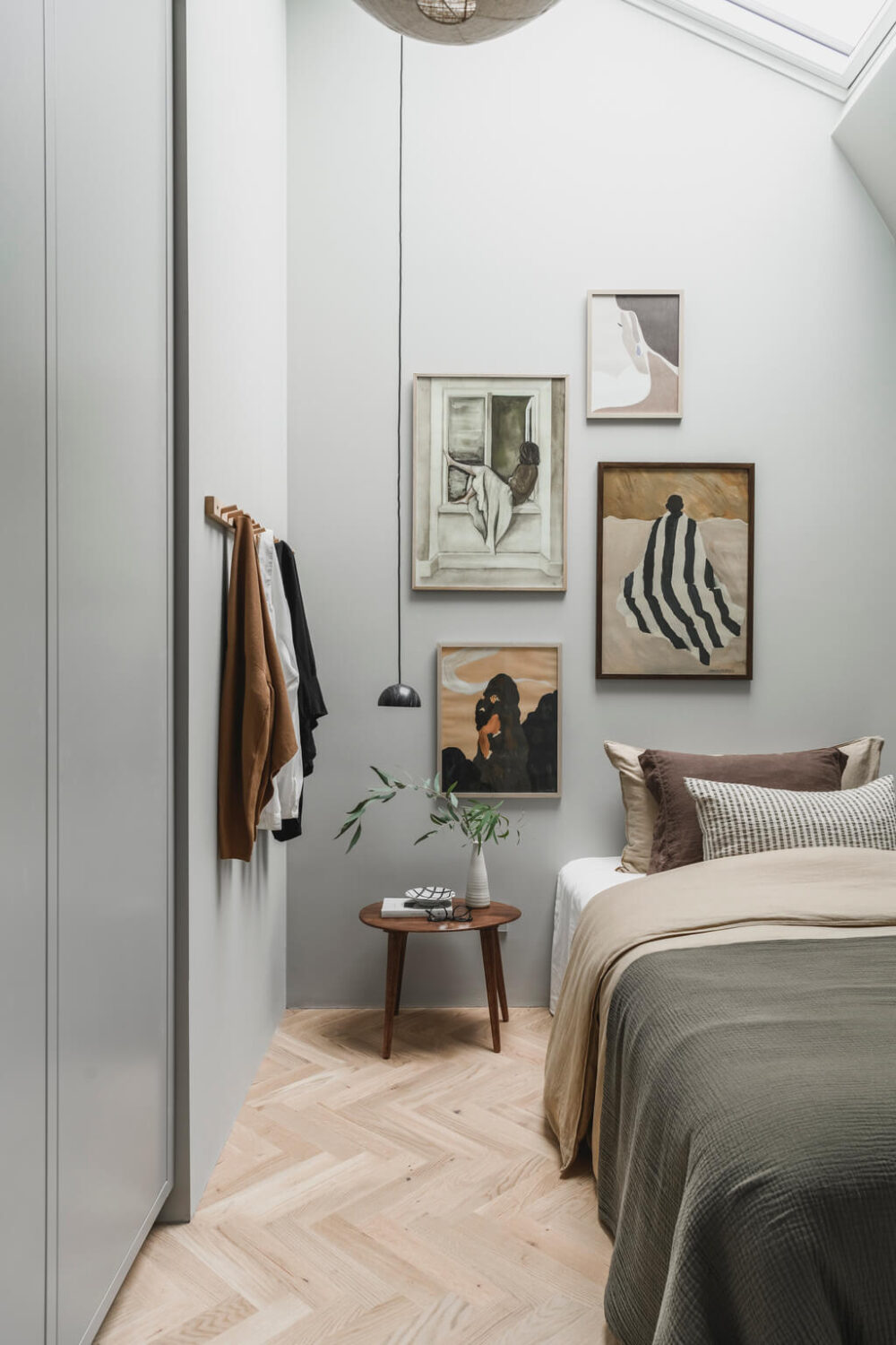 A Stylish Modern Gray Attic Apartment 16 gallery-wall-bedroom-earth-tones-gray-walls-nordroom