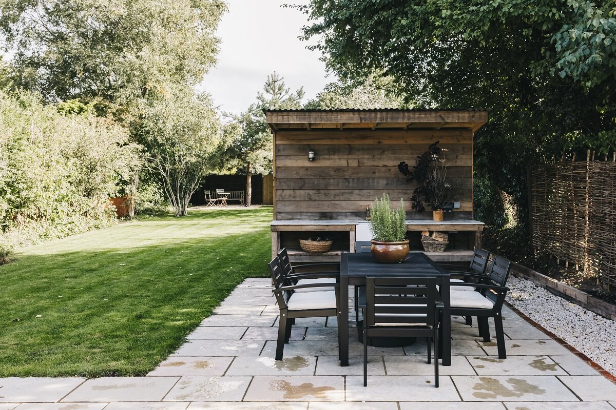 The Workers Cottage: An English Holiday Home with a Royal Past 14 garden-dining-space-the-workers-cottage