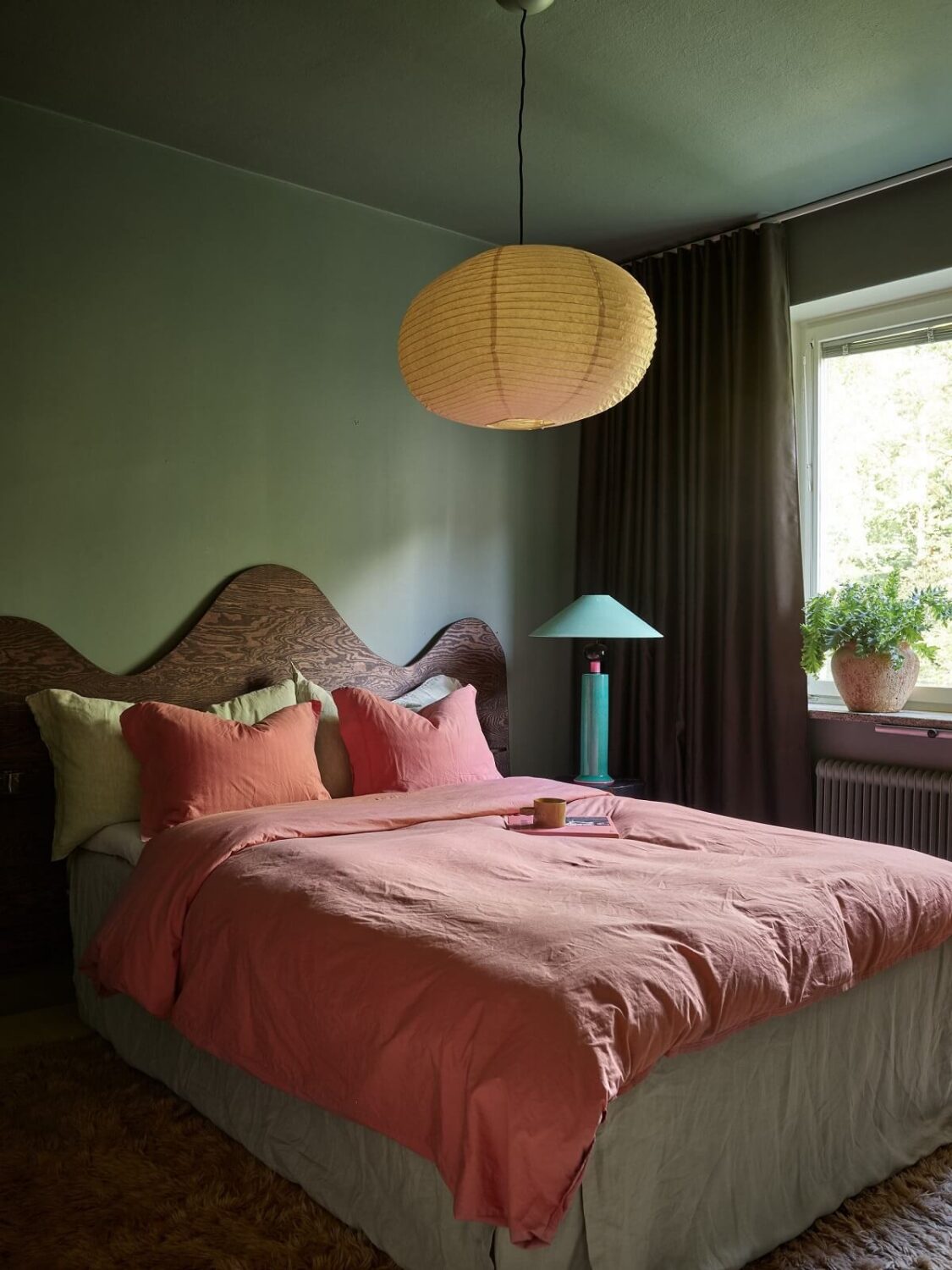 Interior Design Trends for 2024: Comfort, Nature, and Warmth 3 green-bedroom-wavy-headboard-pink-bedding-nordroom