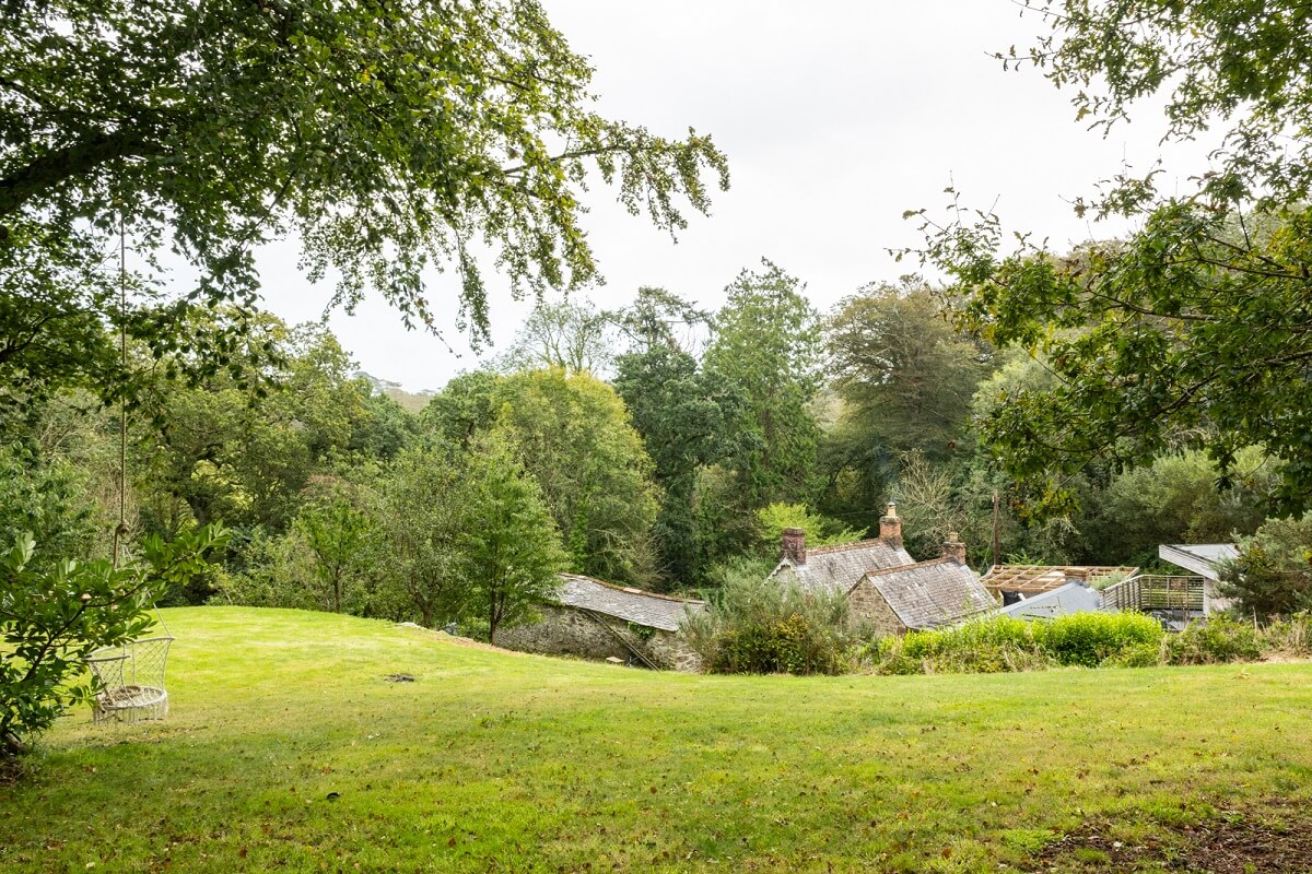An English Country House That Pairs History with Contemporary Design 22 hilly-garden-grand-designs-house-cornwall-nordroom