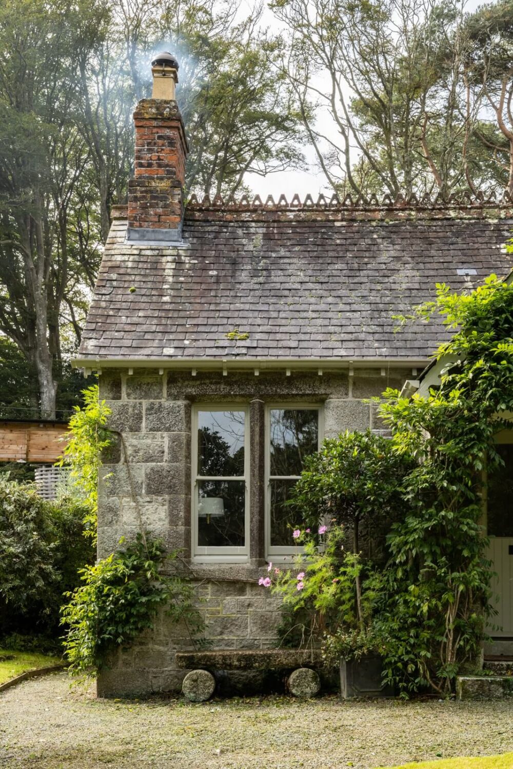 An English Country House That Pairs History with Contemporary Design 18 historic-house-modern-extension-grand-designs-cornwall-nordroom