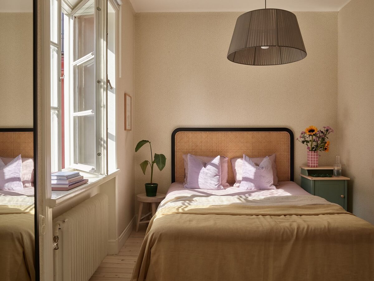 Pastel Colors in a Light Scandinavian Apartment 13 light-colored-bedroom