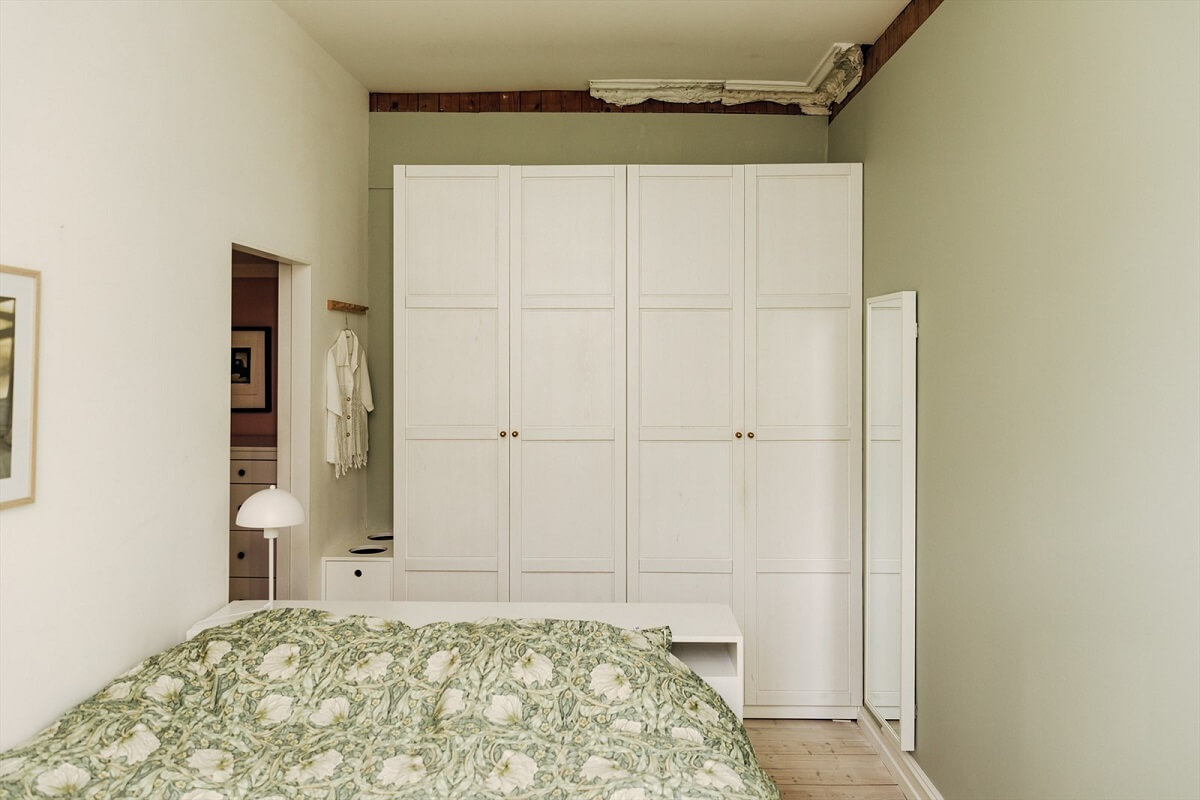 A Charming Norwegian Apartment with Wooden Walls 15 light-green-bedroom-nordroom