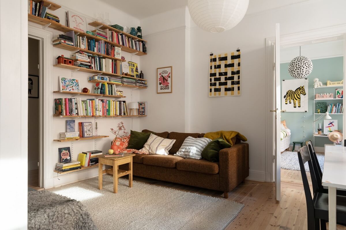 A Bright Scandinavian Apartment with a Light Gray Kitchen 1 living-room-bookshelves-nordic-style