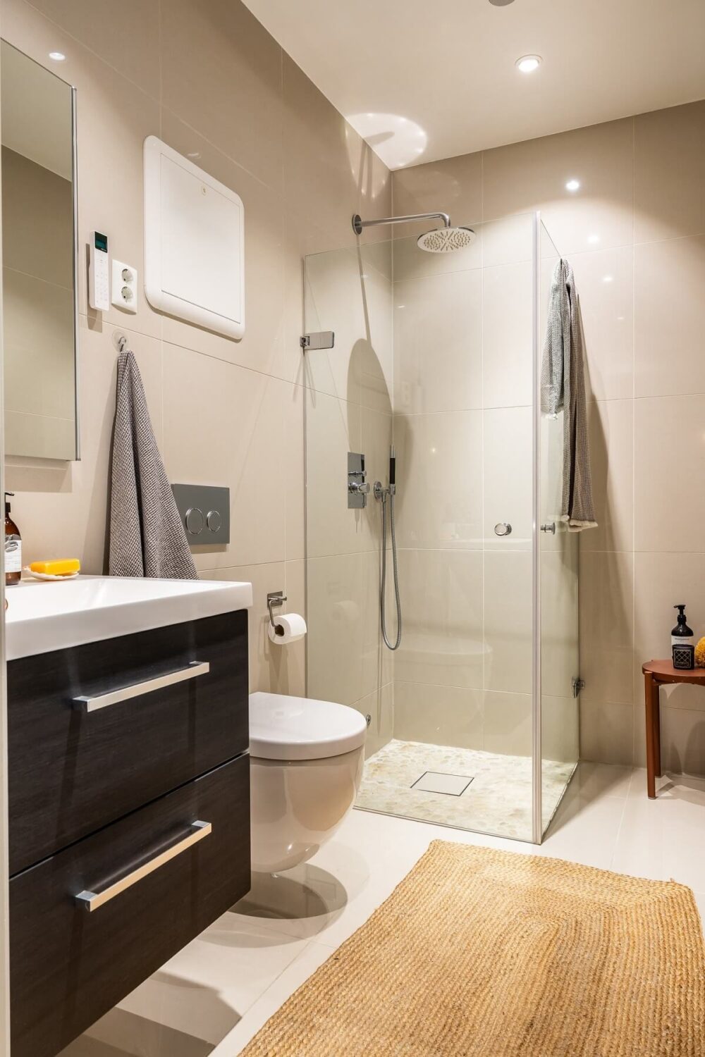 An Oslo Apartment with a Yellow Living Room 14 neutral-light-gray-bathroom