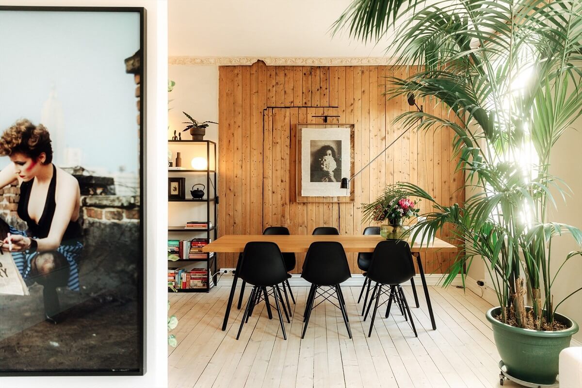 A Charming Norwegian Apartment with Wooden Walls 5 open-plan-living-room-exposed-wood-wall-large-art-nordroom