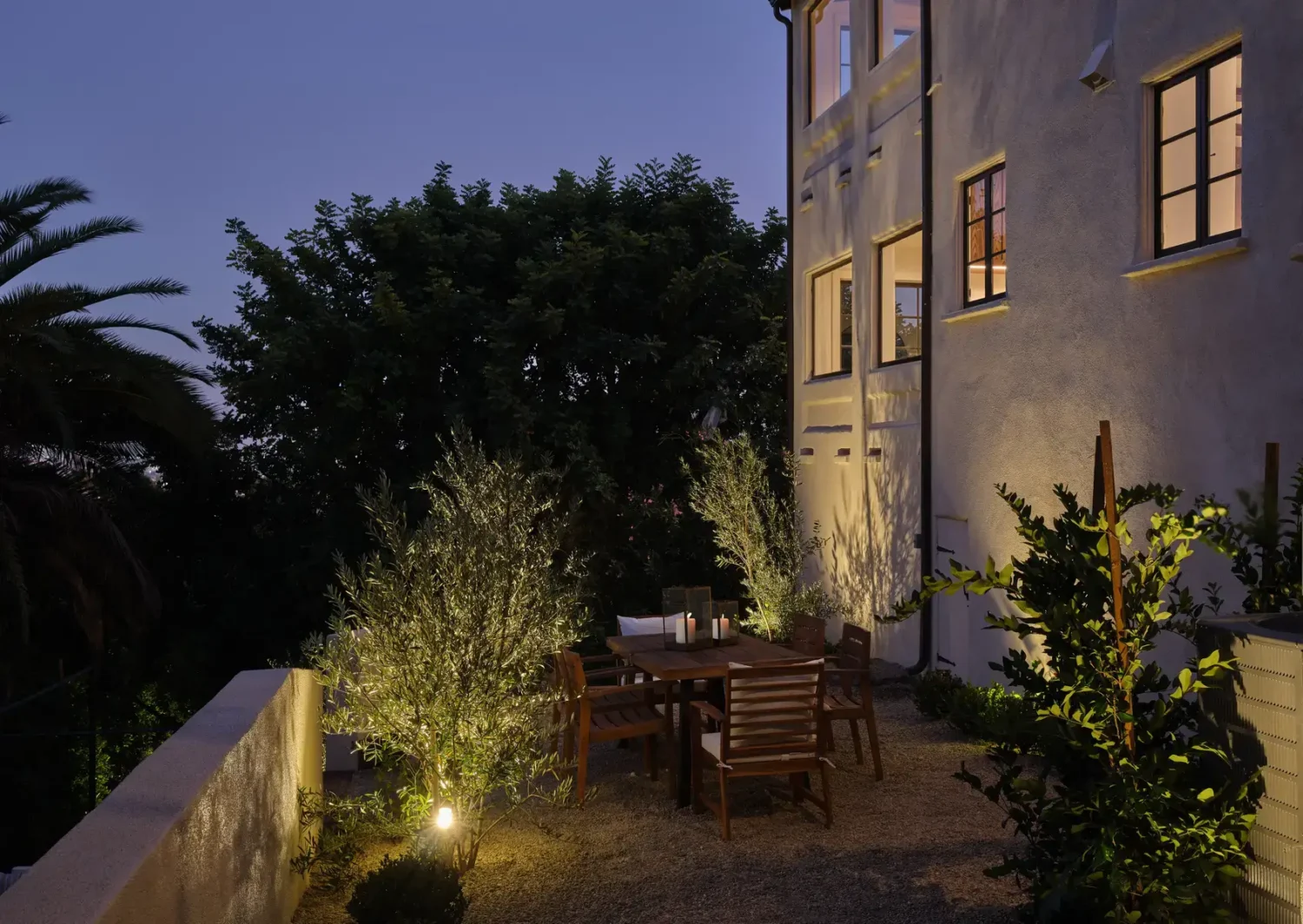 A Renovated Spanish Style Home in Hollywood Hills 34 outdoor-dining-space-spanish-style-home-nordroom
