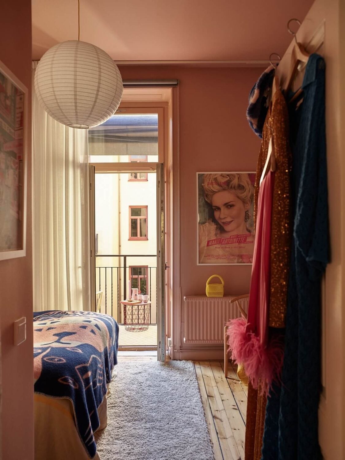A Small Stockholm Apartment Filled with Color 11 pink-bedroom-blue-rug-nordroom