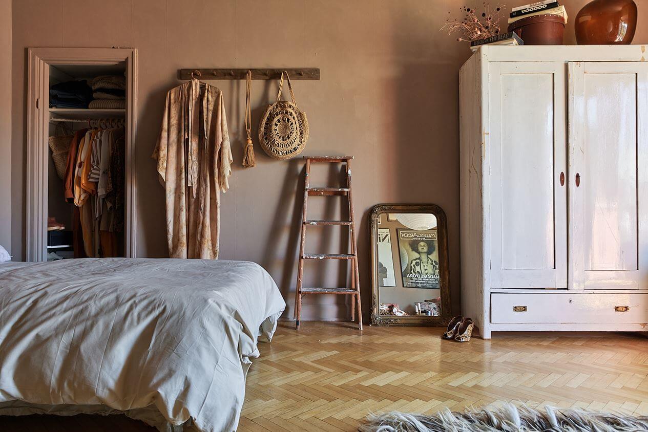 A Scandinavian Studio Apartment with Pink Walls 4 scandi-pink-studio-apartment
