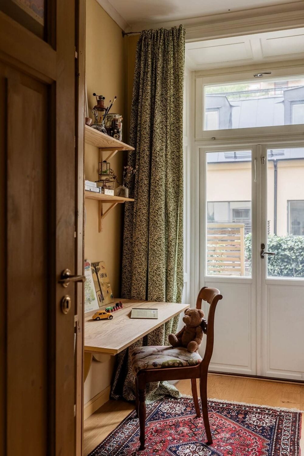 A Vintage Style Apartment in Stockholm 12 small-bedroom-home-office-nordroom