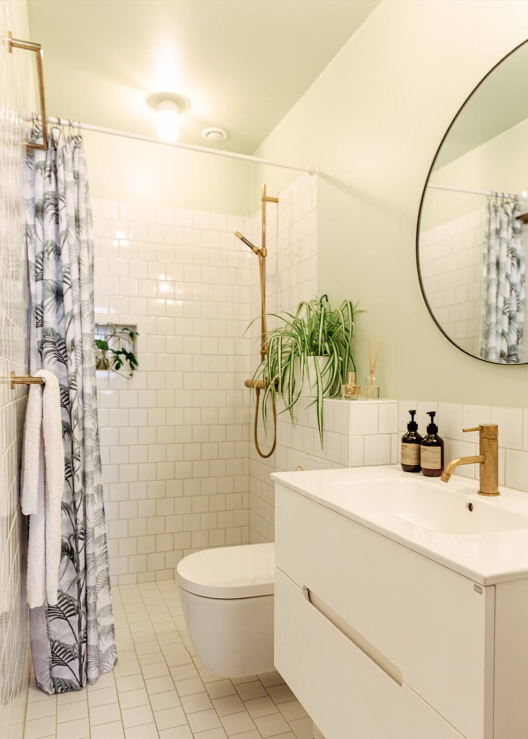 A Charming Norwegian Apartment with Wooden Walls 22 small-white-bathroom-brass-fittings-round-mirror-nordroom