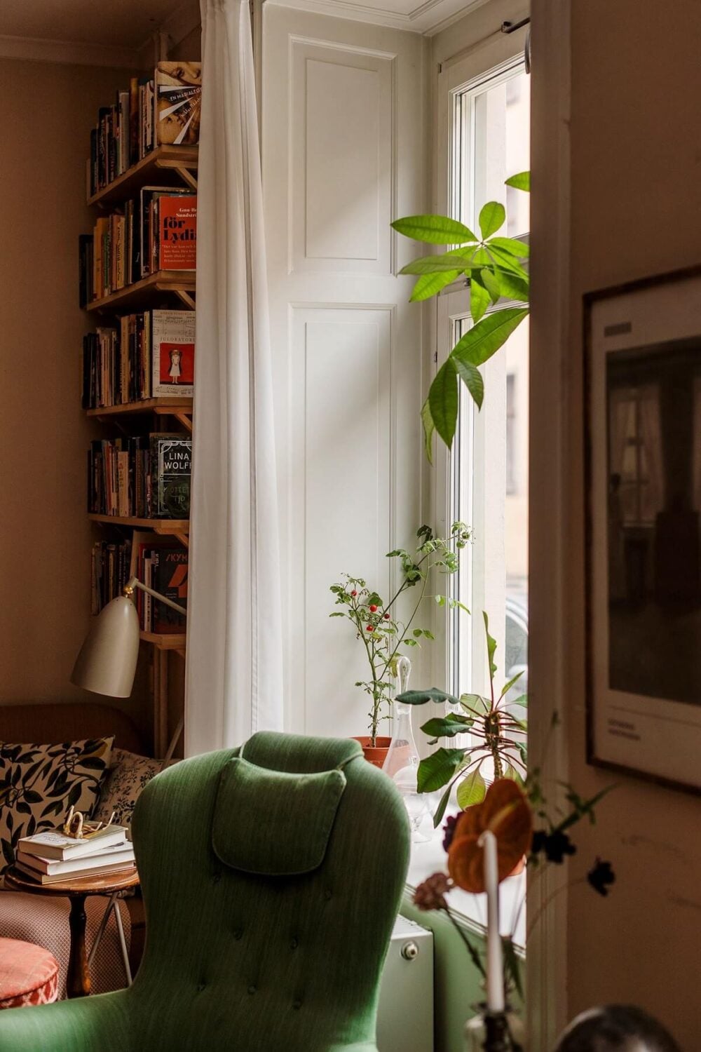 A Vintage Style Apartment in Stockholm 4 vintage-living-room-deep-window-nordroom