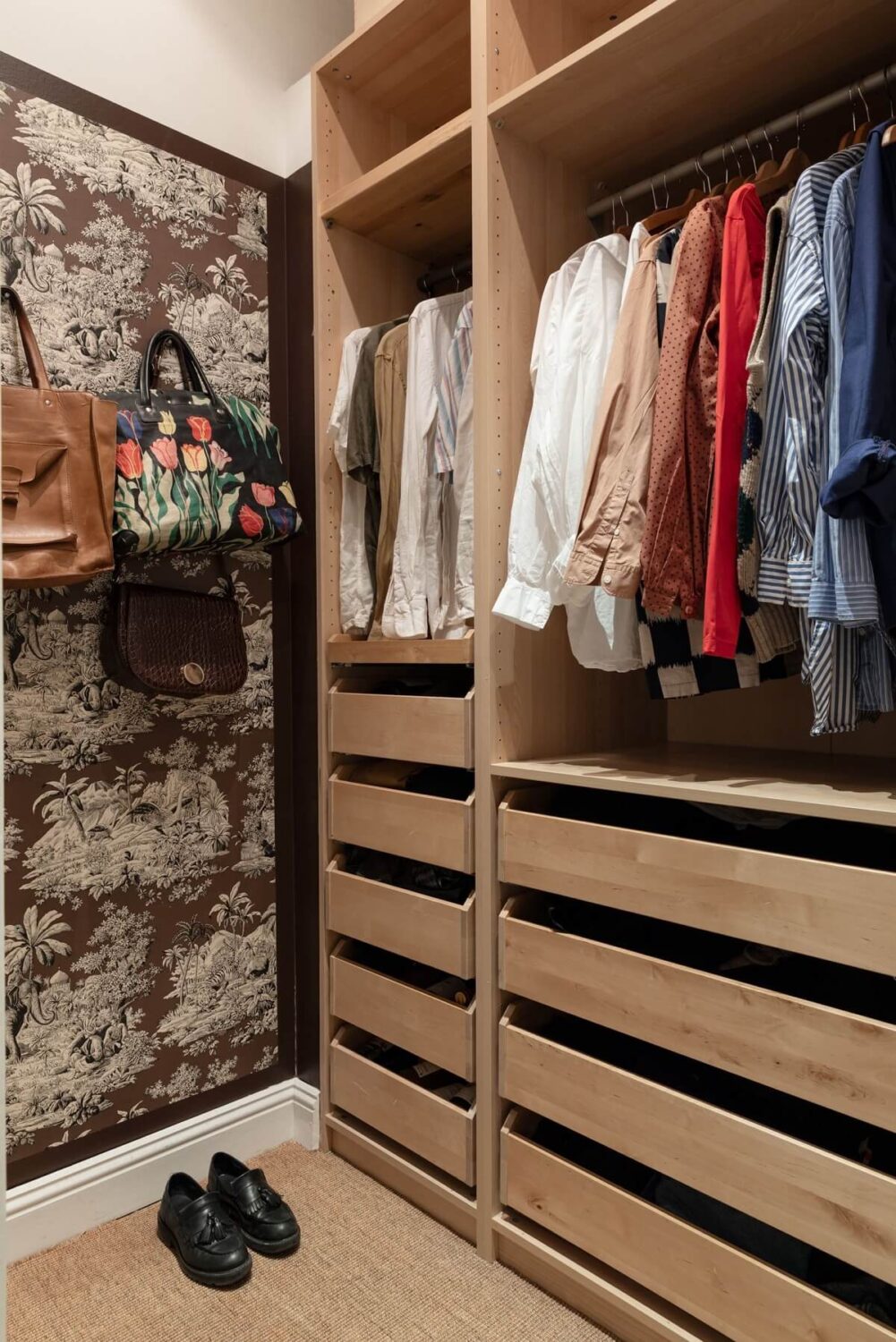 A Bright Scandinavian Apartment with a Light Gray Kitchen 23 walk-in-closet-nordroom