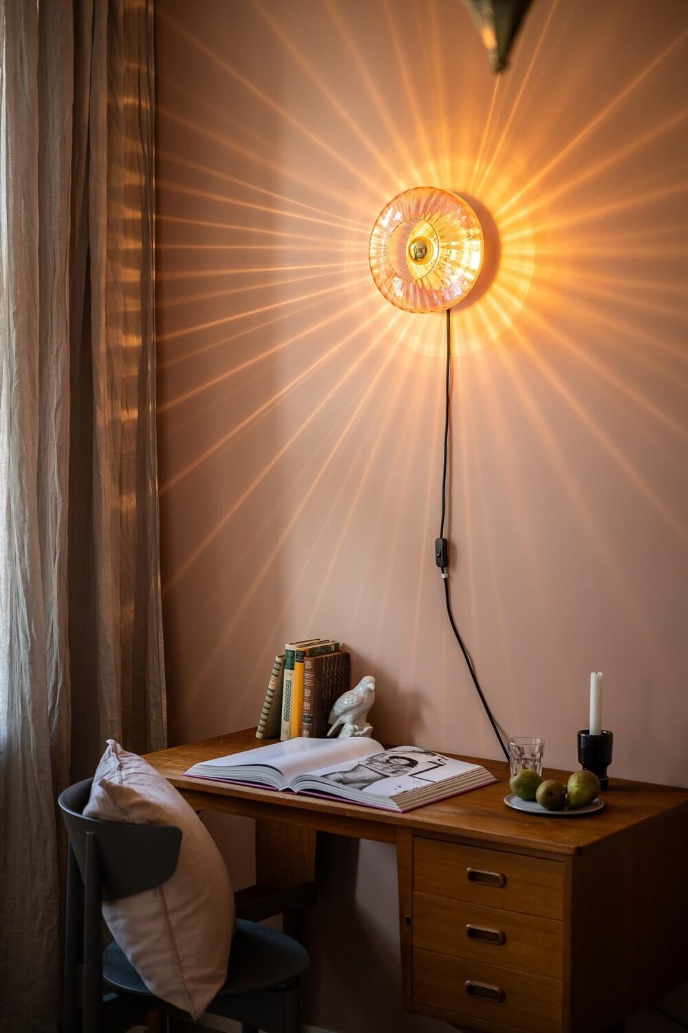 An Oslo Apartment with a Yellow Living Room 12 wall-light-pink-paint-desk