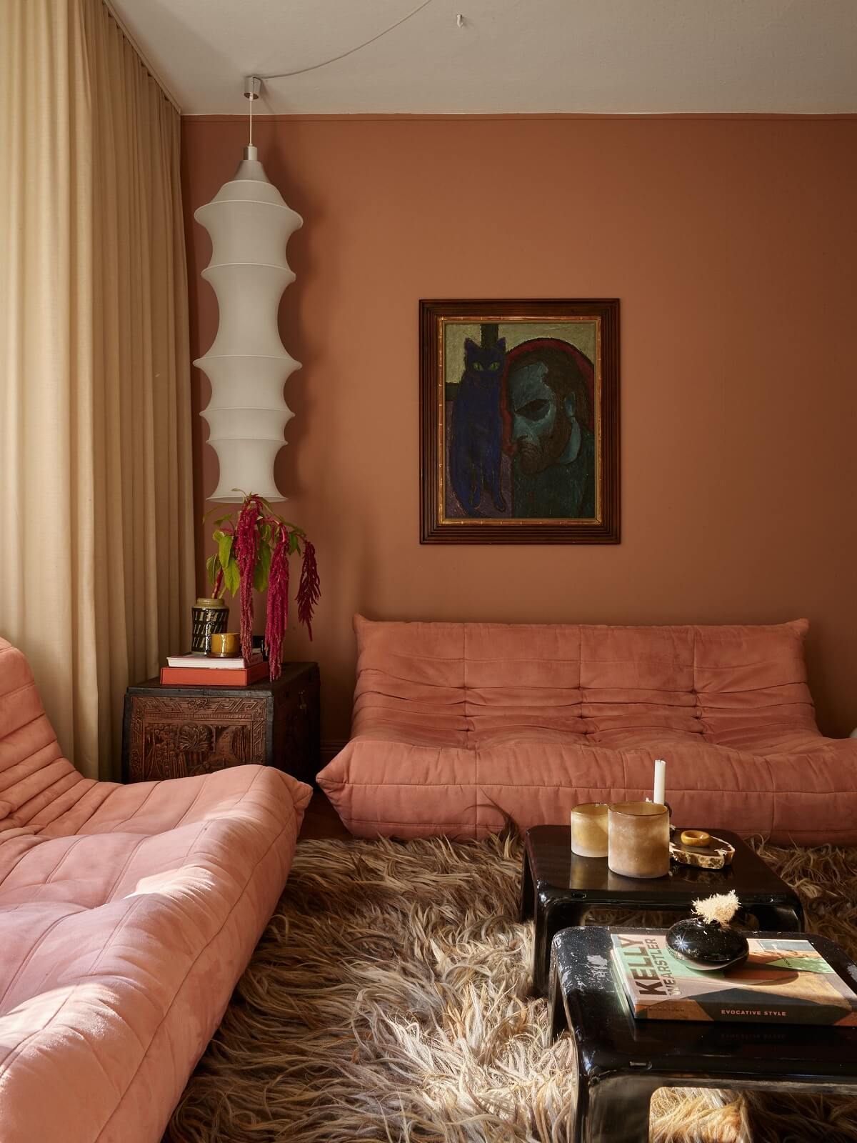 warm-pink-living-room-large-rug-nordroom