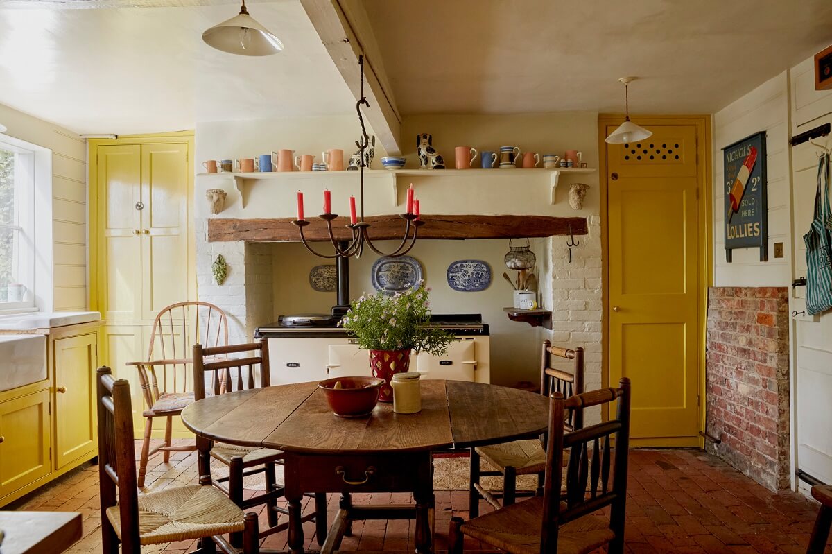 The Color Trends for 2025: Warm, Natural Shades and a Cheerful Accent 61 yellow cottage kitchen round table