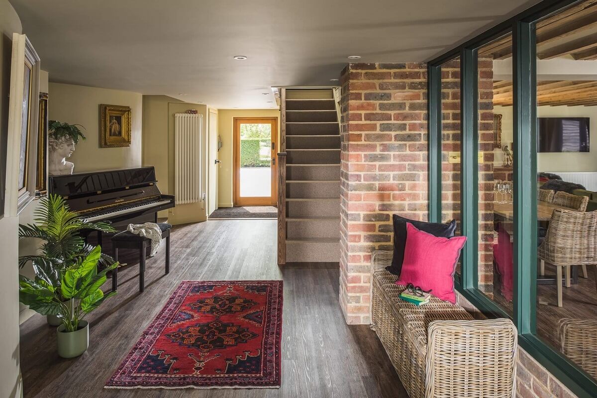 Great Budds Oast: A Cozy Holiday Home in the Kent Countryside 10 GREAT BUDDS OAST hallway exposed brick