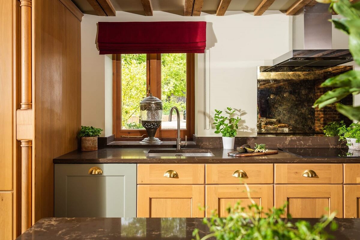 Great Budds Oast: A Cozy Holiday Home in the Kent Countryside 8 GREAT BUDDS OAST kitchen detail